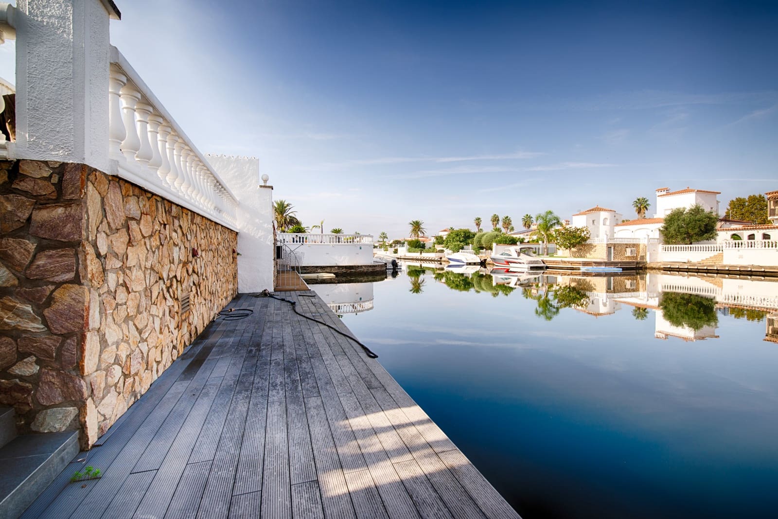 2 soveværelse Byhus til salg i Empuriabrava med swimmingpool garage - € 720.000 (Ref: 10163228)