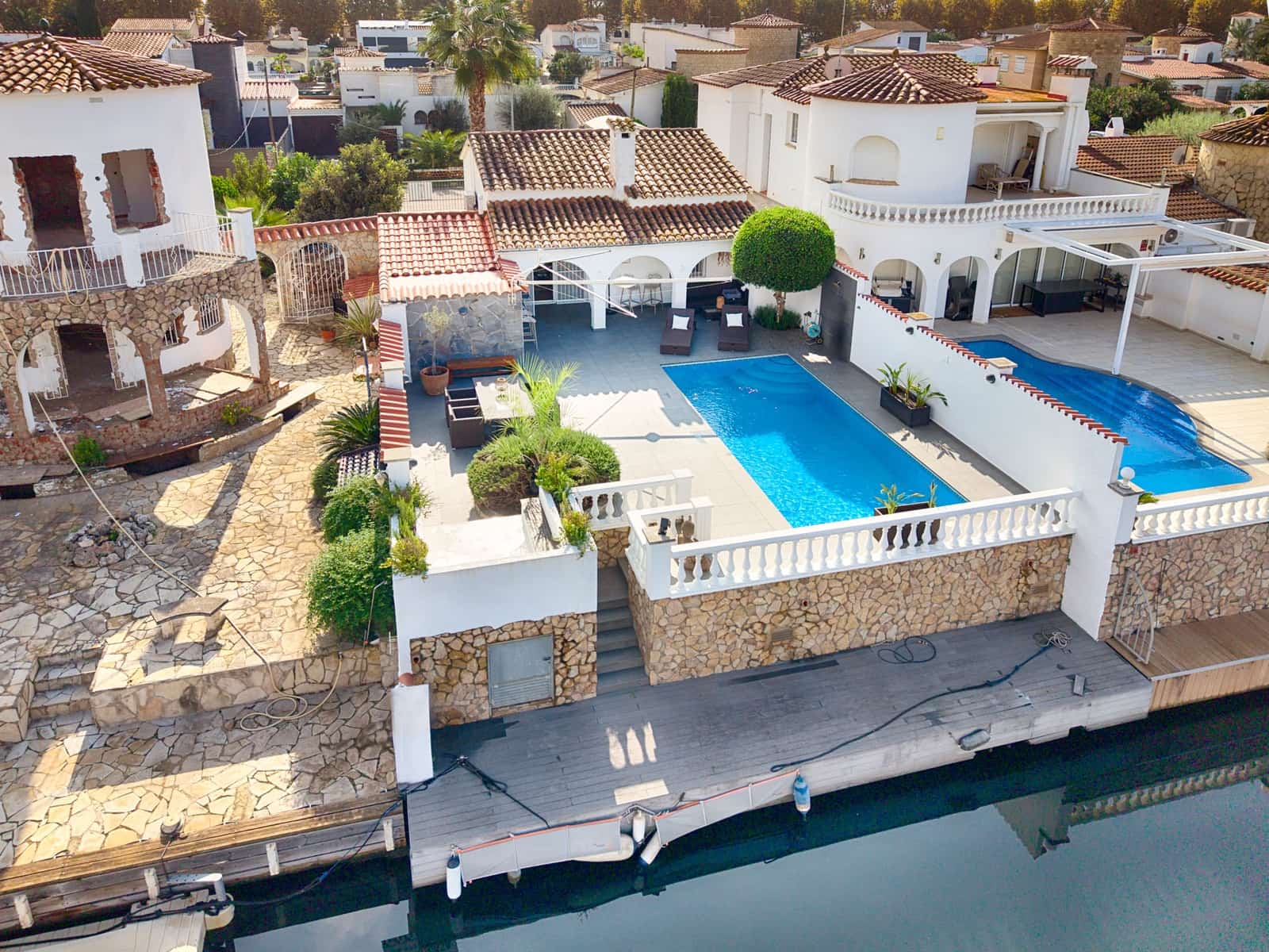 2 soveværelse Byhus til salg i Empuriabrava med swimmingpool garage - € 720.000 (Ref: 10163228)