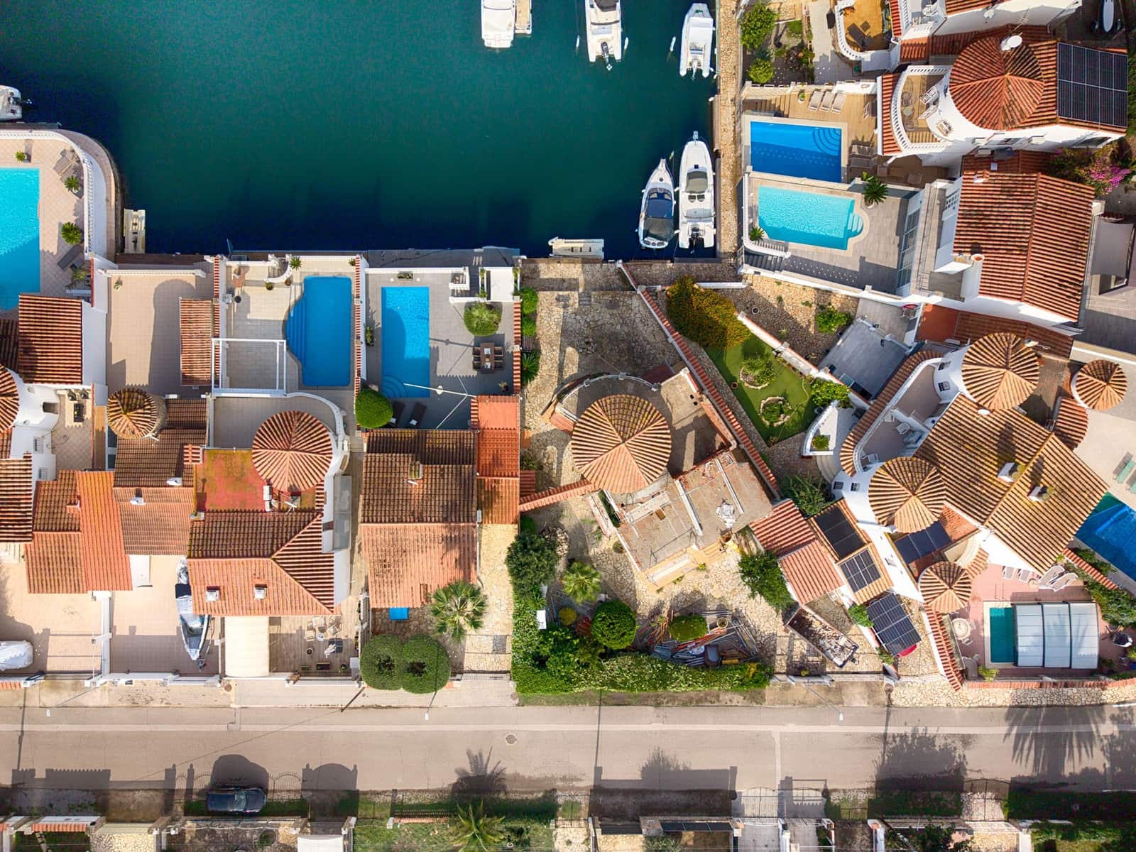 2 soveværelse Byhus til salg i Empuriabrava med swimmingpool garage - € 720.000 (Ref: 10163228)