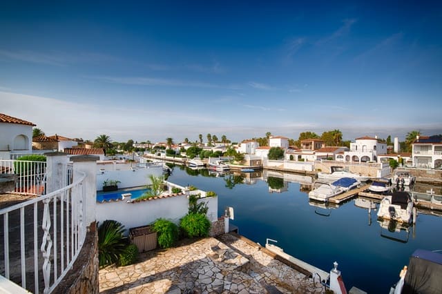 Hus til salgs i Empuriabrava, Castelló d'Empúries - € 520 000 (Ref: 10163306)