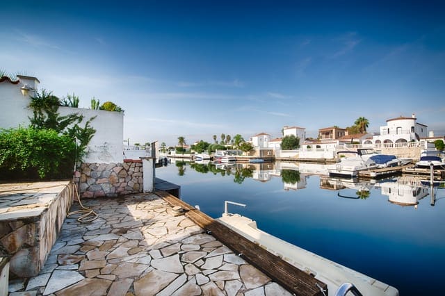 Hus til salgs i Empuriabrava, Castelló d'Empúries - € 520 000 (Ref: 10163306)
