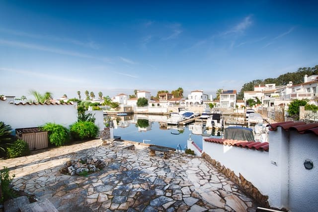 Hus til salgs i Empuriabrava, Castelló d'Empúries - € 520 000 (Ref: 10163306)