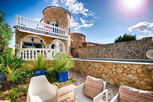 3 makuuhuone Omakotitalo myytävänä paikassa Empuriabrava, Castelló d'Empúries mukana uima-altaan 
autotalli - 799 000 € (Ref: 10163780)