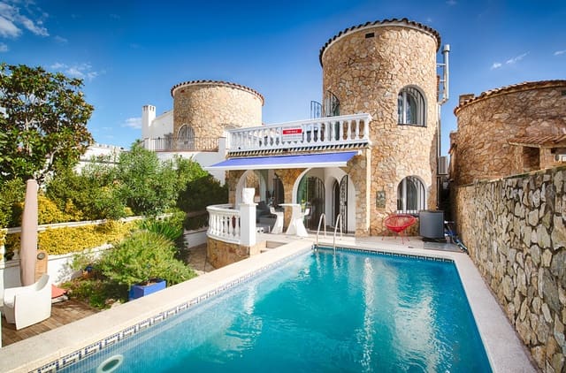 3 makuuhuone Omakotitalo myytävänä paikassa Empuriabrava, Castelló d'Empúries mukana uima-altaan 
autotalli - 799 000 € (Ref: 10163780)