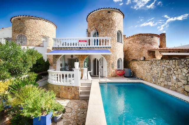 3 makuuhuone Omakotitalo myytävänä paikassa Empuriabrava, Castelló d'Empúries mukana uima-altaan 
autotalli - 799 000 € (Ref: 10163780)