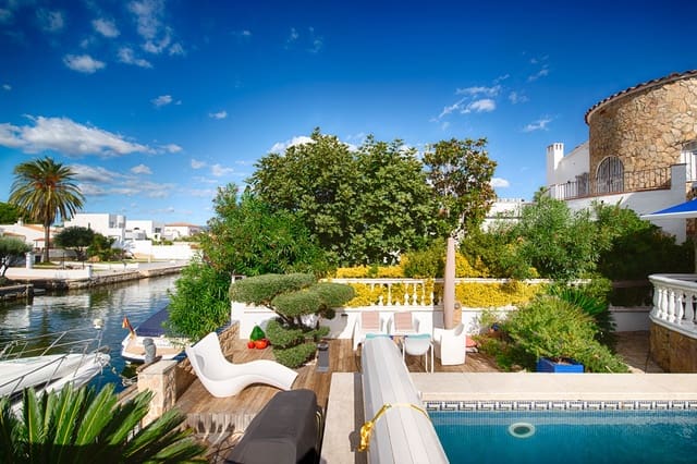 3 makuuhuone Omakotitalo myytävänä paikassa Empuriabrava, Castelló d'Empúries mukana uima-altaan 
autotalli - 799 000 € (Ref: 10163780)