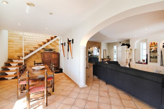 5 makuuhuone Omakotitalo myytävänä paikassa Empuriabrava, Castelló d'Empúries mukana uima-altaan 
autotalli - 880 000 € (Ref: 10166878)