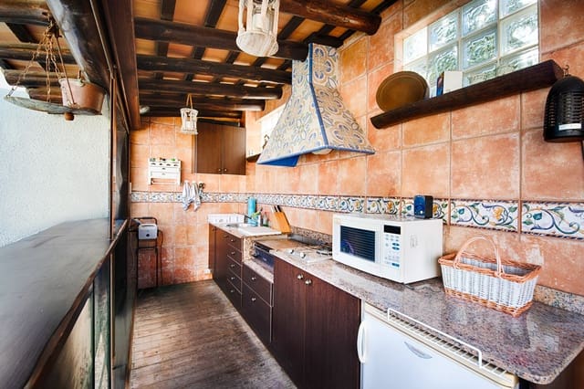 5 makuuhuone Omakotitalo myytävänä paikassa Empuriabrava, Castelló d'Empúries mukana uima-altaan 
autotalli - 880 000 € (Ref: 10166878)