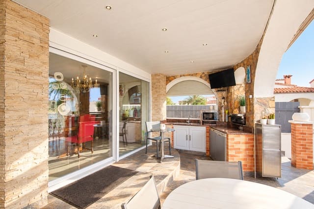 4 soveværelse Byhus til salg i Empuriabrava, Castelló d'Empúries med swimmingpool garage - € 1.199.000 (Ref: 10169111)