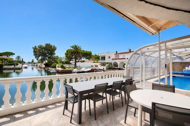 4 soveværelse Byhus til salg i Empuriabrava, Castelló d'Empúries med swimmingpool garage - € 1.199.000 (Ref: 10169111)