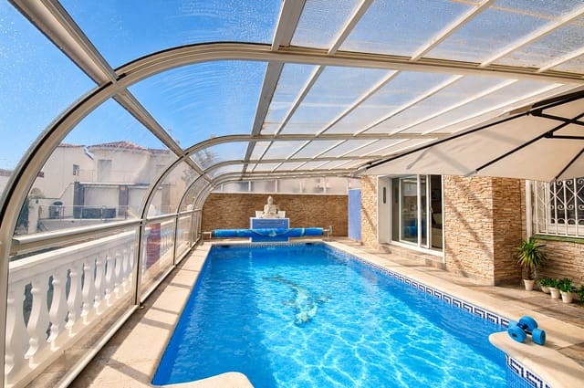 4 soveværelse Byhus til salg i Empuriabrava, Castelló d'Empúries med swimmingpool garage - € 1.199.000 (Ref: 10169111)