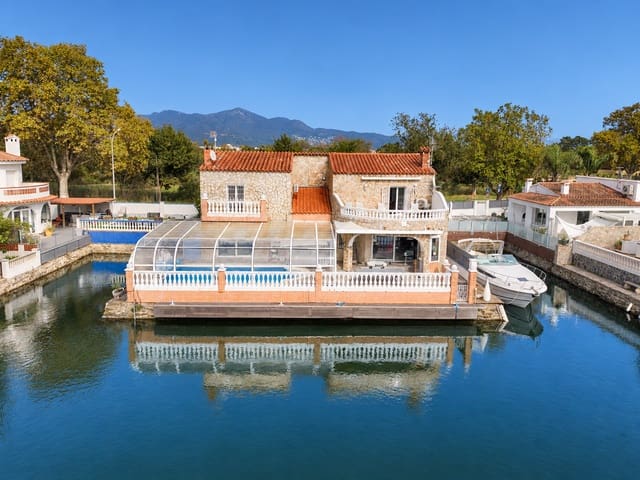 4 soveværelse Byhus til salg i Empuriabrava, Castelló d'Empúries med swimmingpool garage - € 1.199.000 (Ref: 10169111)