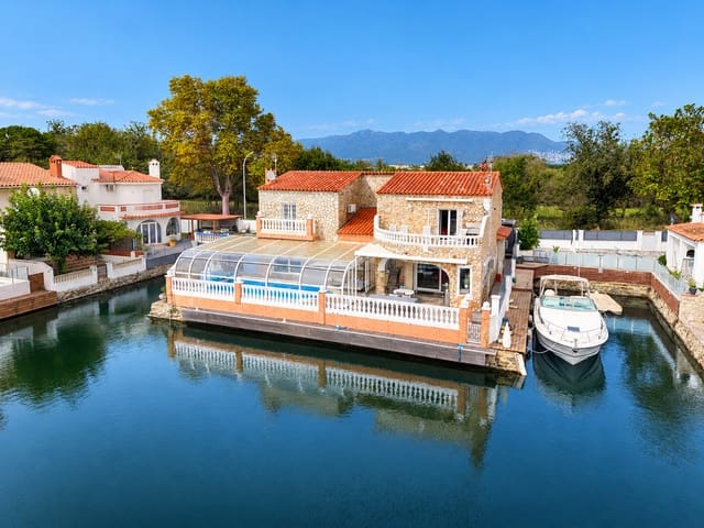 4 soveværelse Byhus til salg i Empuriabrava, Castelló d'Empúries med swimmingpool garage - € 1.199.000 (Ref: 10169111)