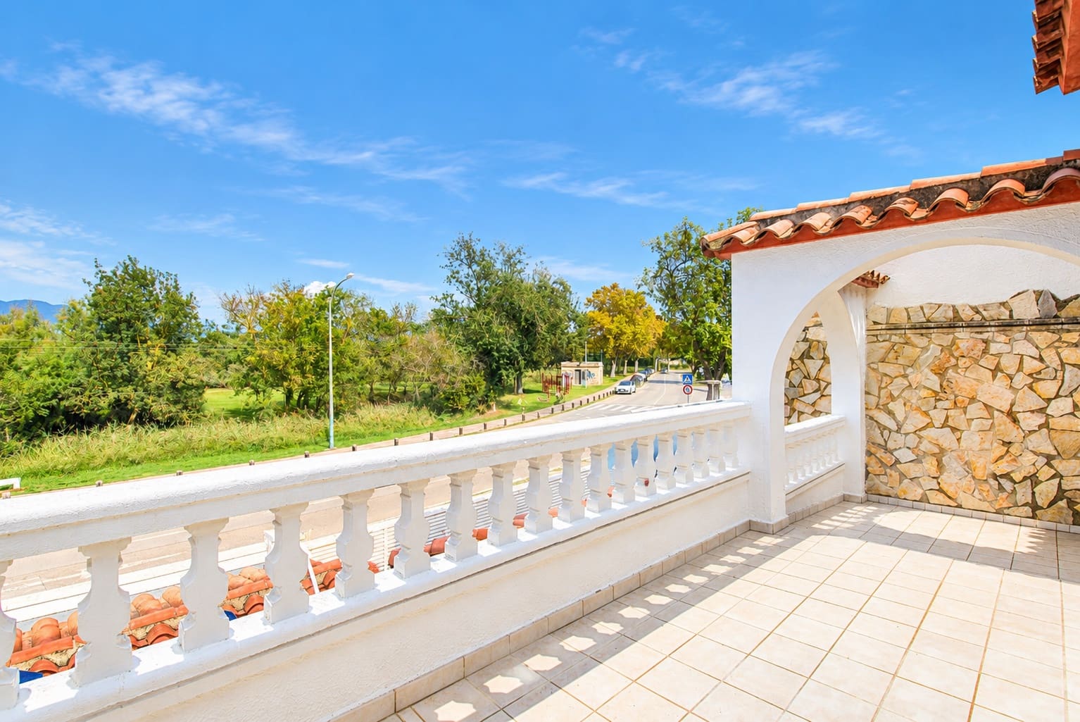 4 soveværelse Byhus til salg i Empuriabrava med swimmingpool garage - € 1.199.000 (Ref: 10169111)