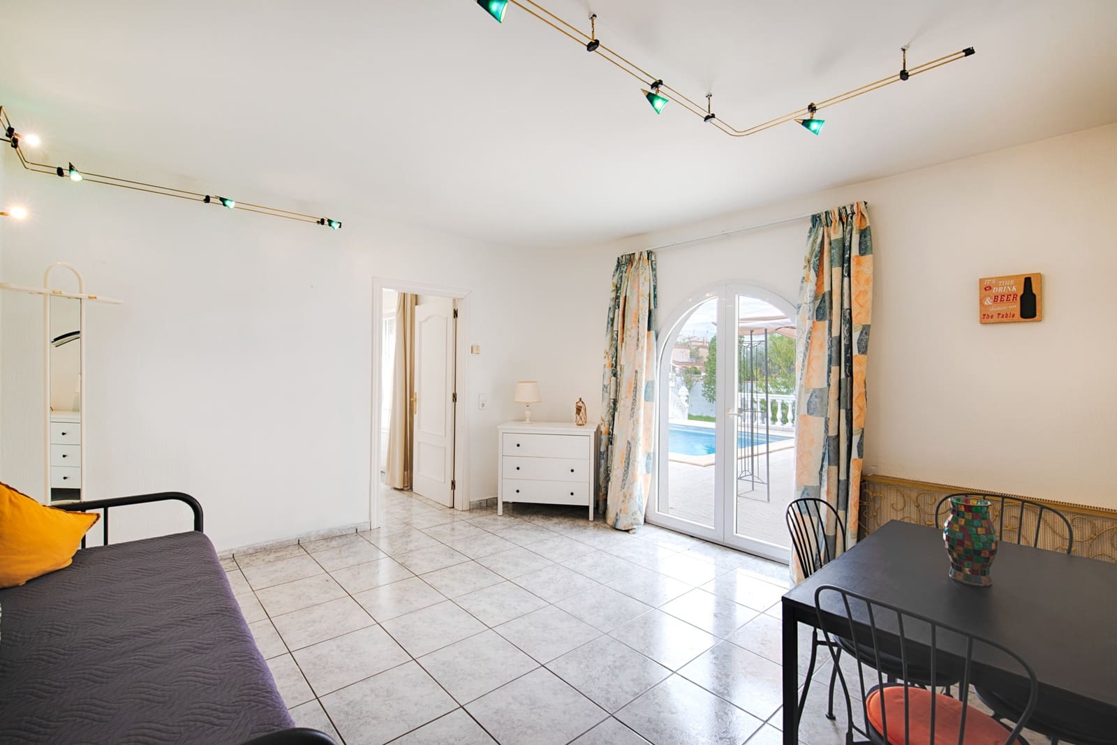 5 soveværelse Byhus til salg i Empuriabrava med swimmingpool garage - € 1.200.000 (Ref: 10172804)