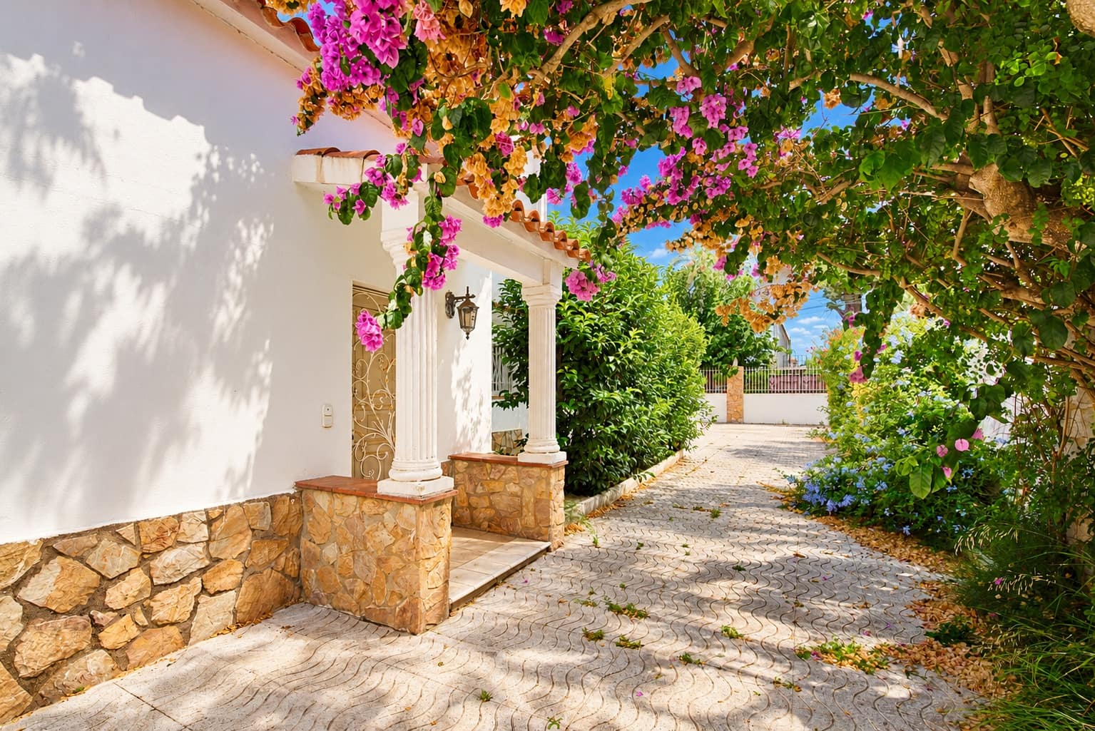 5 soveværelse Byhus til salg i Empuriabrava med swimmingpool garage - € 1.200.000 (Ref: 10172804)