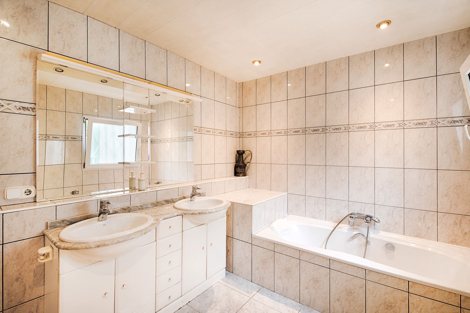 5 soveværelse Byhus til salg i Empuriabrava med swimmingpool garage - € 1.200.000 (Ref: 10172804)