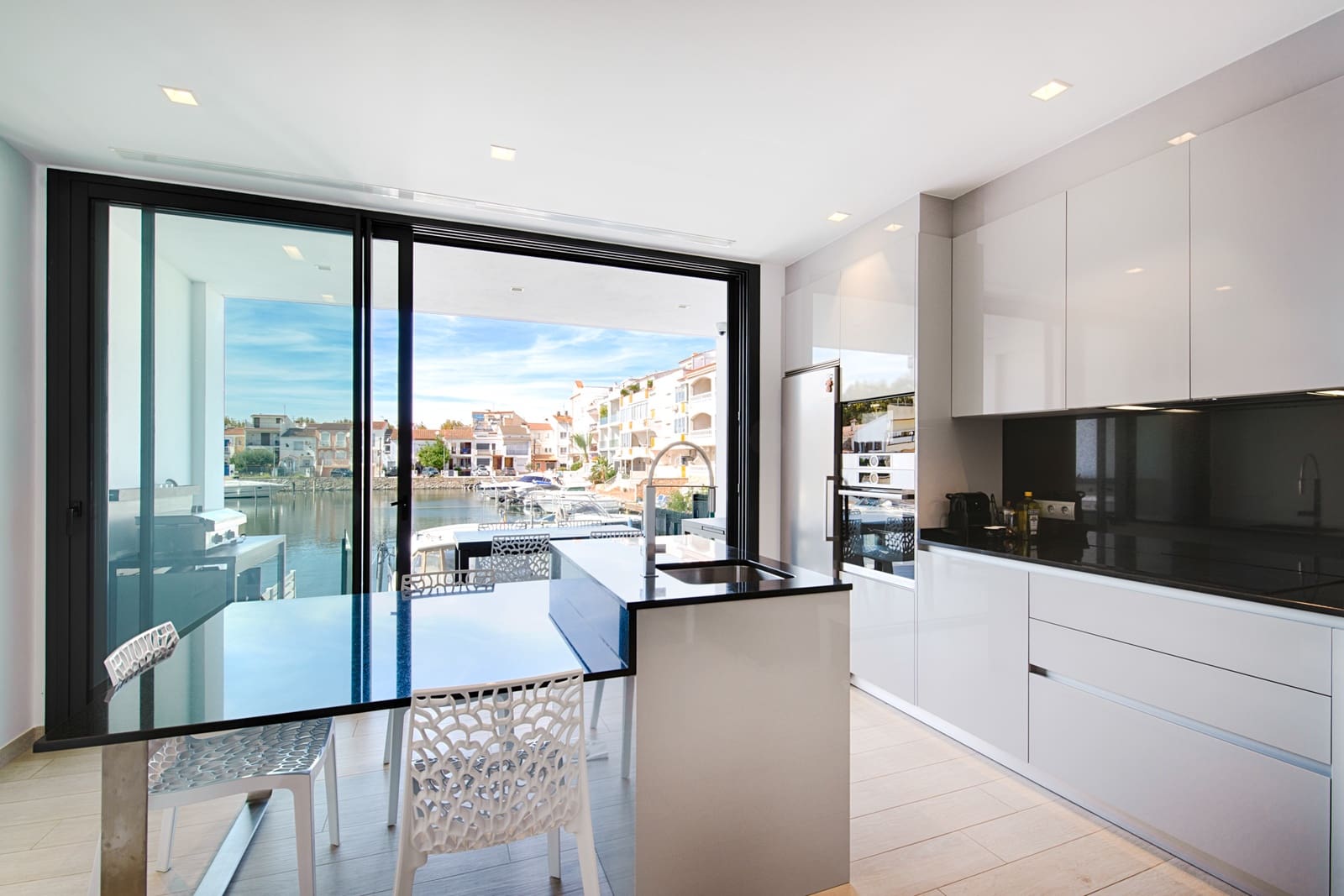 4 chambre Maison de Ville à vendre à Empuriabrava avec piscine garage - 799 000 € (Ref: 10183724)