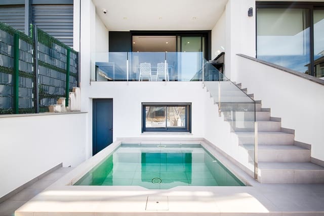 4 chambre Maison de Ville à vendre à Empuriabrava, Castelló d'Empúries avec piscine garage - 799 000 € (Ref: 10183724)