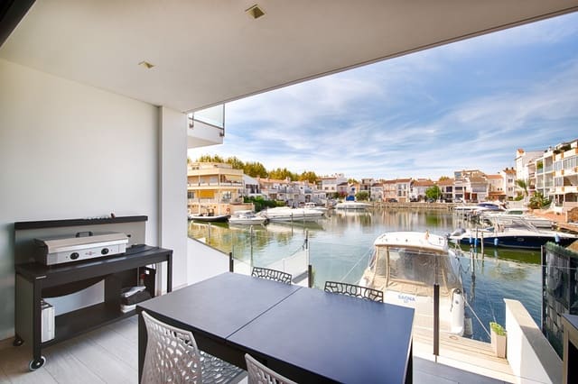 4 chambre Maison de Ville à vendre à Empuriabrava, Castelló d'Empúries avec piscine garage - 799 000 € (Ref: 10183724)