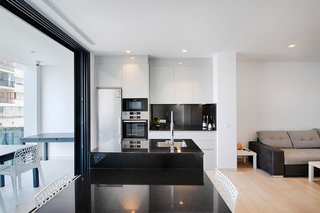 4 chambre Maison de Ville à vendre à Empuriabrava, Castelló d'Empúries avec piscine garage - 799 000 € (Ref: 10183724)