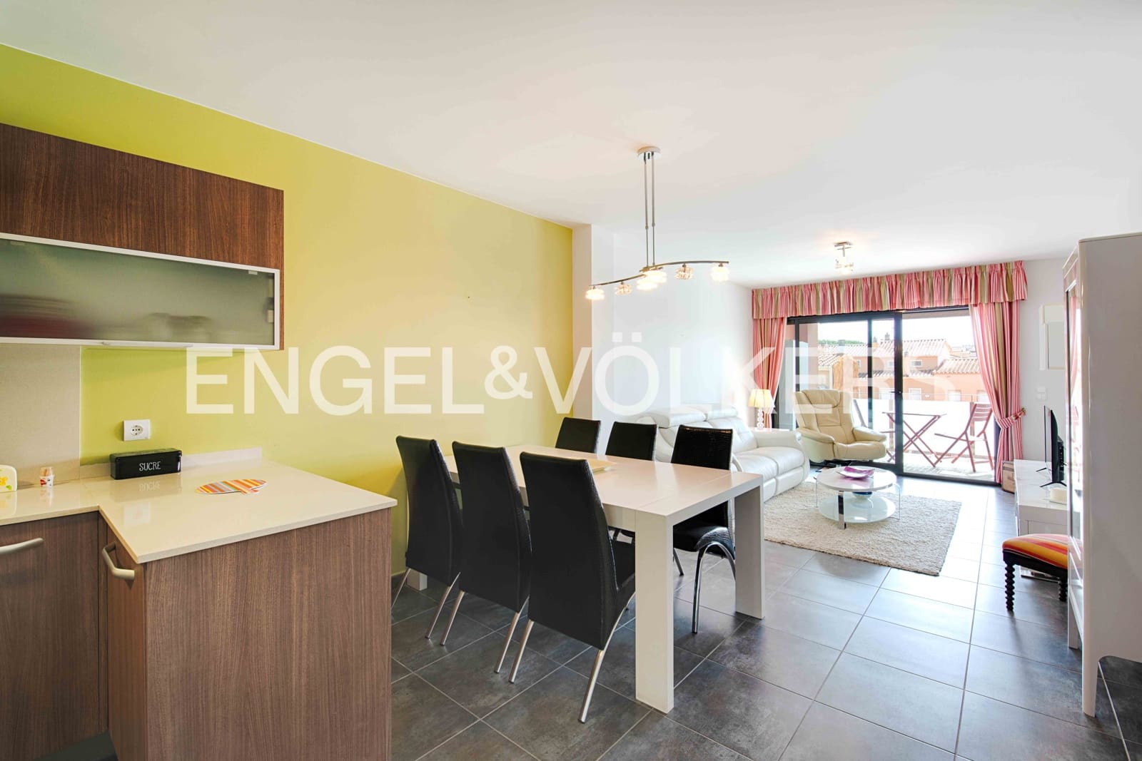 2 soveværelse Lejlighed til salg i Empuriabrava med garage - € 269.000 (Ref: 9005579)