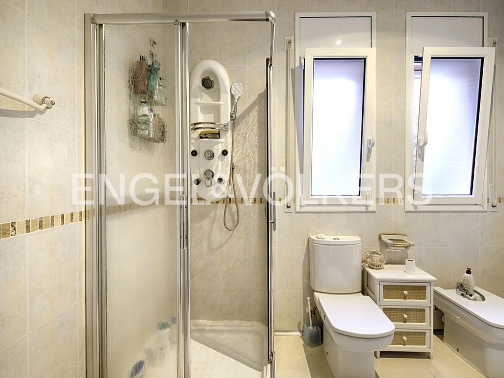 3 makuuhuone Huvila myytävänä paikassa Llanca mukana 
autotalli - 450 000 € (Ref: 9005584)