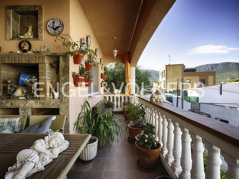 3 makuuhuone Huvila myytävänä paikassa Llanca mukana 
autotalli - 450 000 € (Ref: 9005584)