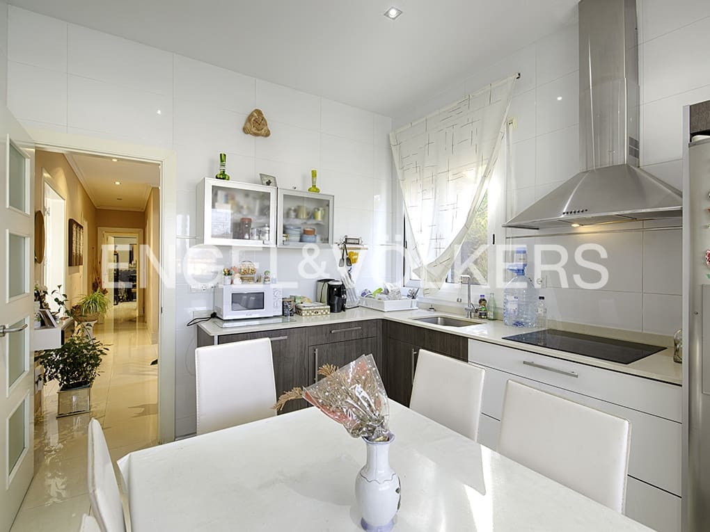 3 makuuhuone Huvila myytävänä paikassa Llanca mukana 
autotalli - 450 000 € (Ref: 9005584)