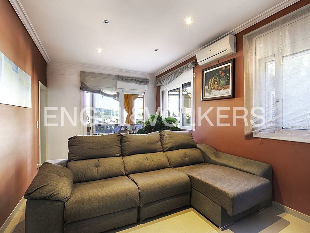 3 makuuhuone Huvila myytävänä paikassa Llanca mukana 
autotalli - 450 000 € (Ref: 9005584)