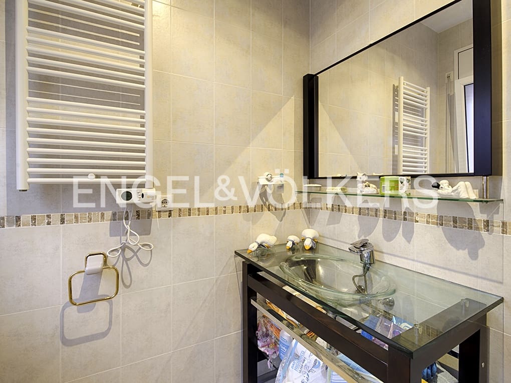 3 makuuhuone Huvila myytävänä paikassa Llanca mukana 
autotalli - 450 000 € (Ref: 9005584)