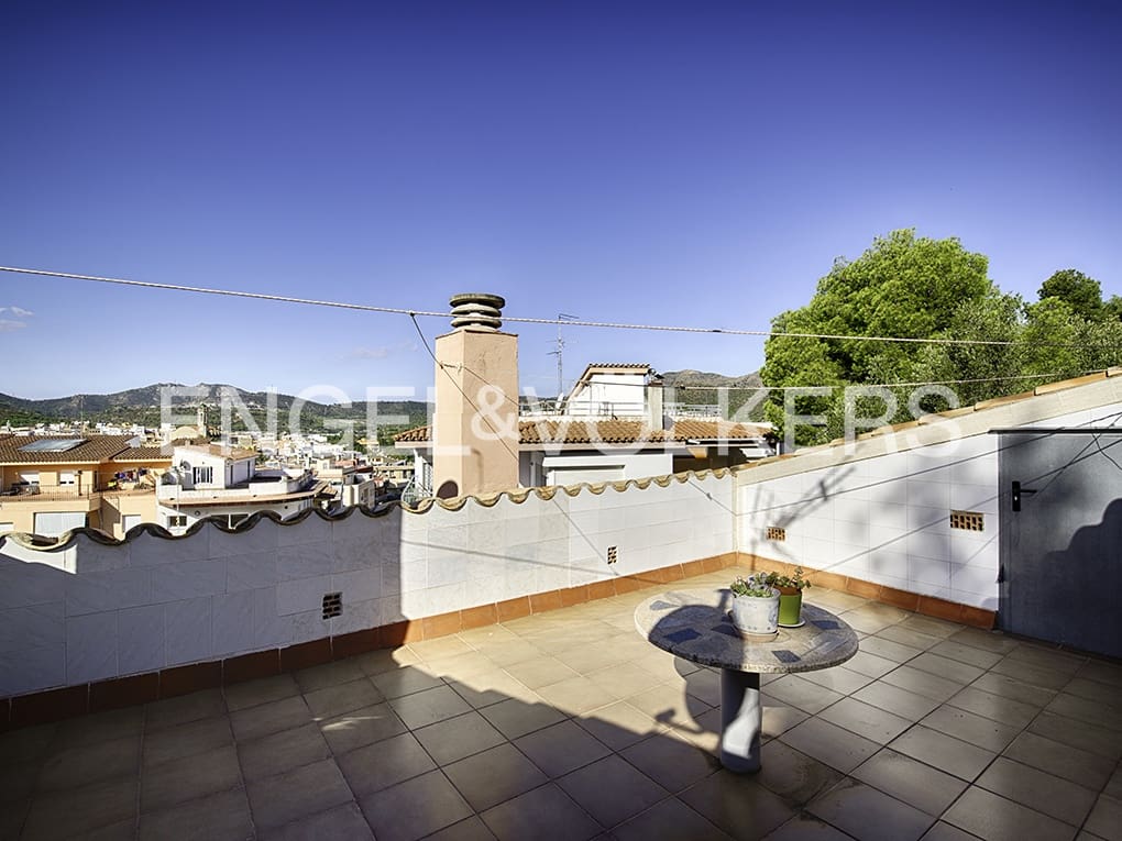 3 makuuhuone Huvila myytävänä paikassa Llanca mukana 
autotalli - 450 000 € (Ref: 9005584)