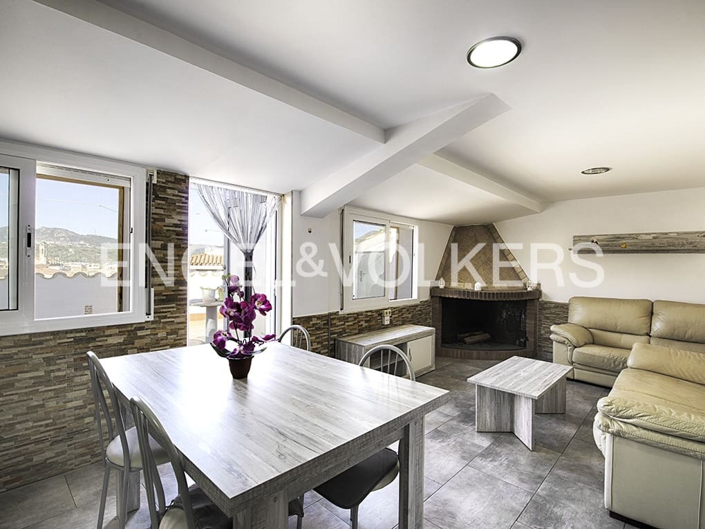 3 makuuhuone Huvila myytävänä paikassa Llanca mukana 
autotalli - 450 000 € (Ref: 9005584)