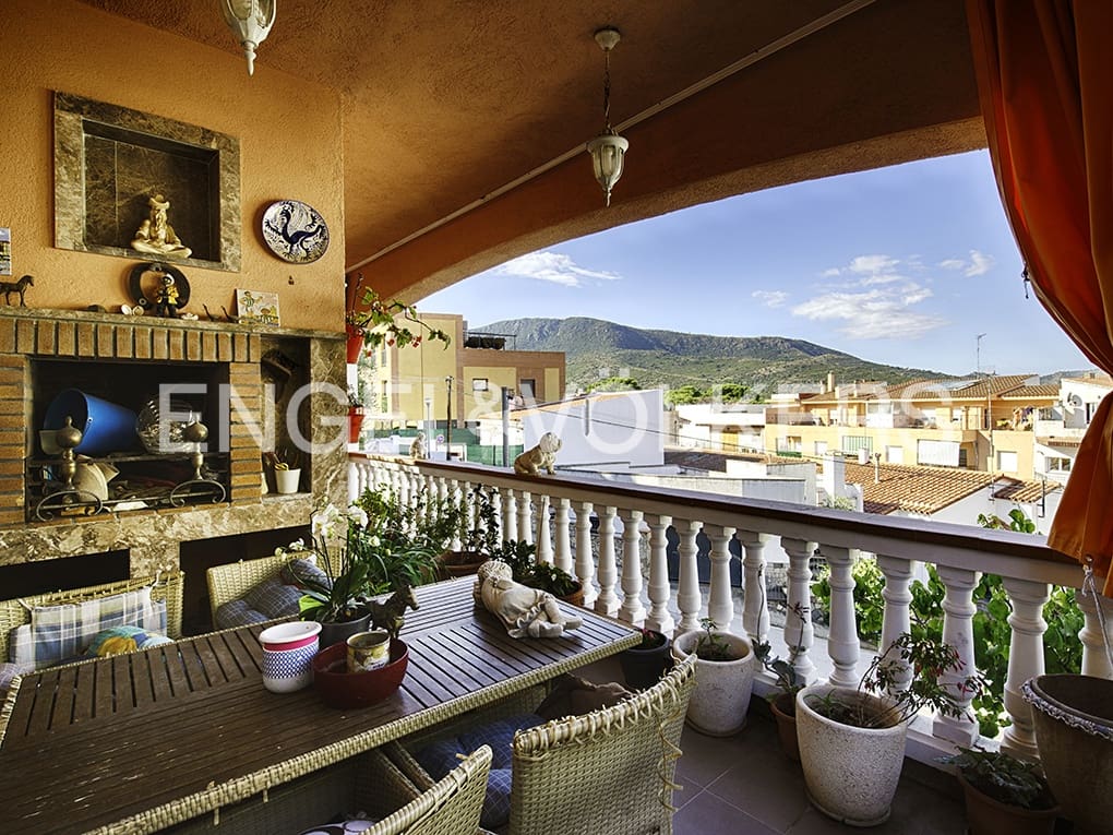 3 makuuhuone Huvila myytävänä paikassa Llanca mukana 
autotalli - 450 000 € (Ref: 9005584)