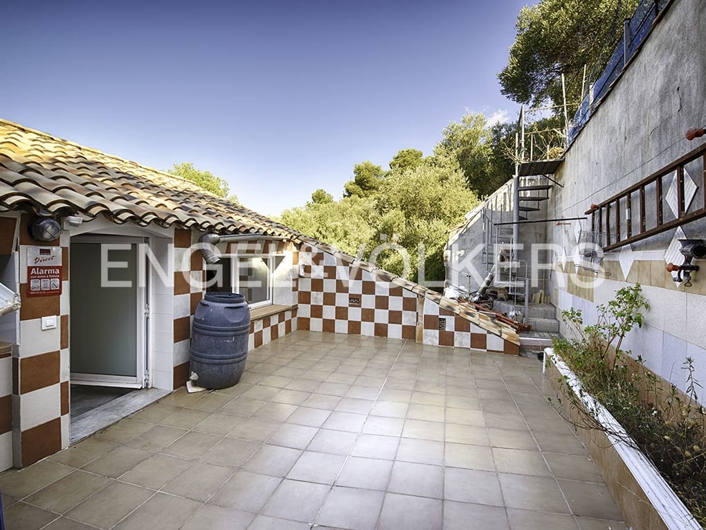 3 makuuhuone Huvila myytävänä paikassa Llanca mukana 
autotalli - 450 000 € (Ref: 9005584)