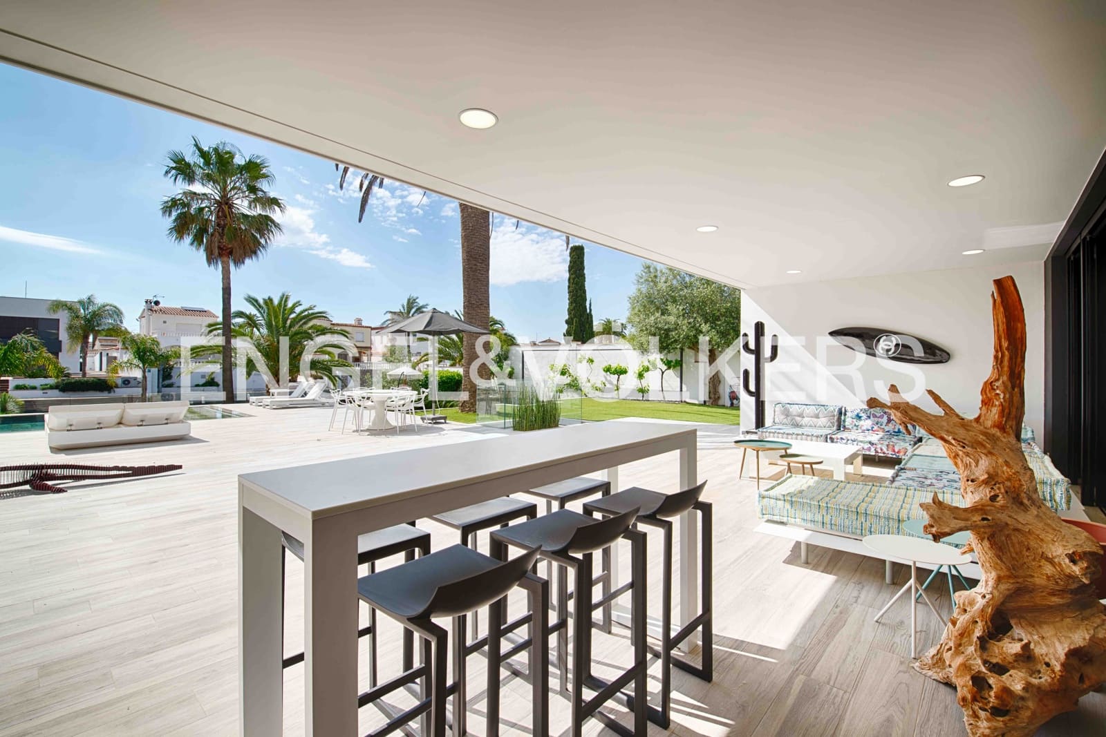 5 sovrum Villa till salu i Empuriabrava med pool garage - 3 250 000 € (Ref: 9005585)