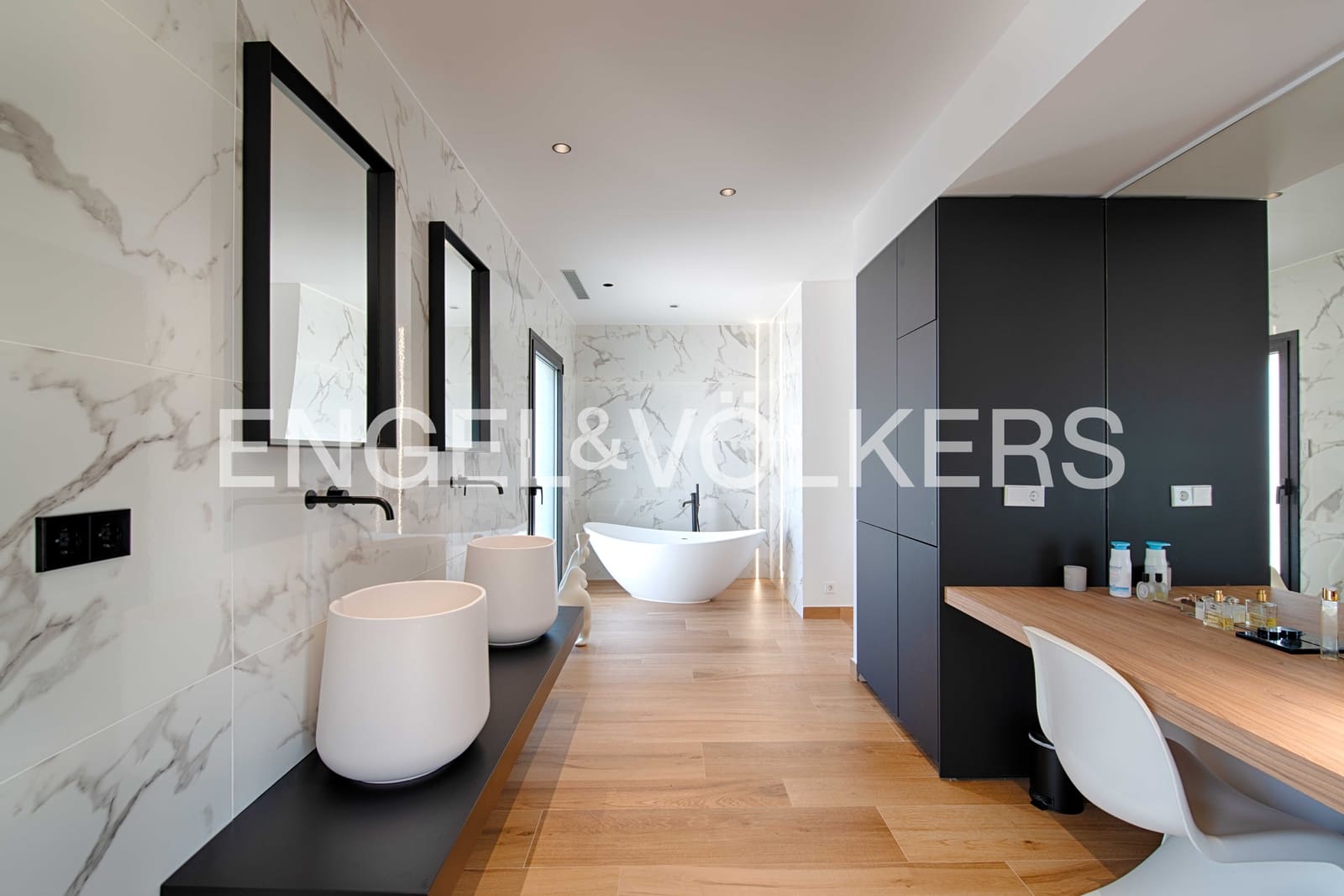 5 sovrum Villa till salu i Empuriabrava med pool garage - 3 250 000 € (Ref: 9005585)