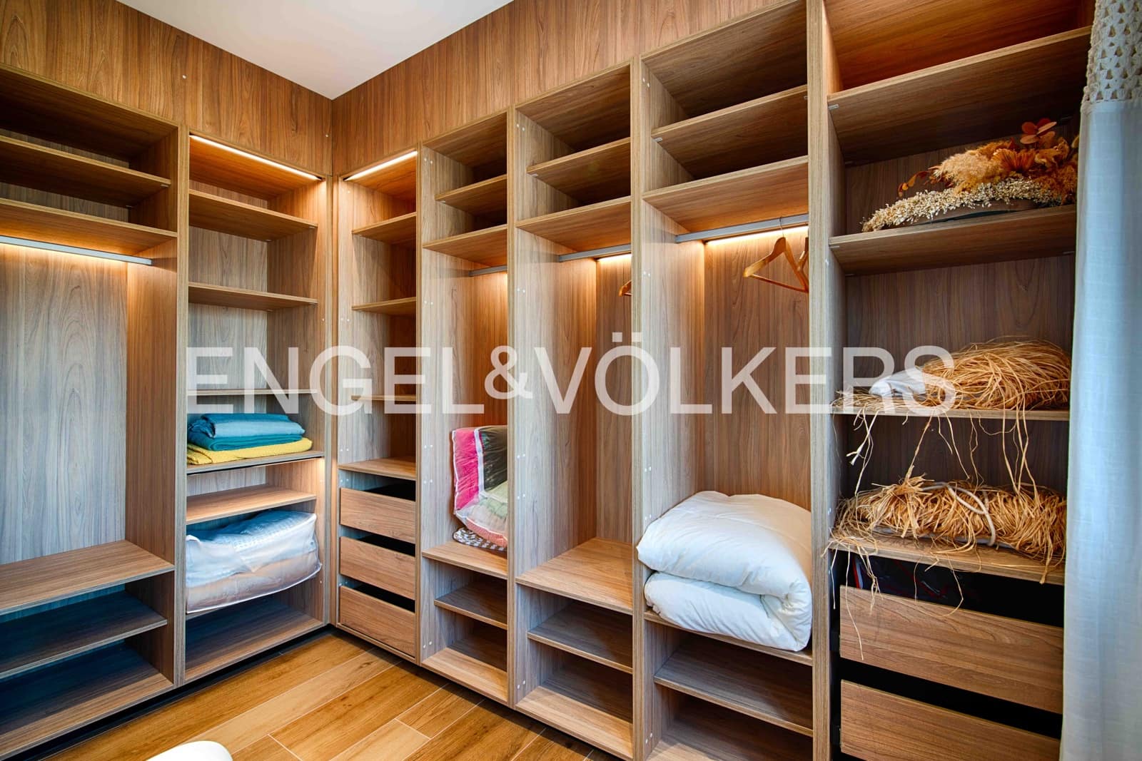 5 sovrum Villa till salu i Empuriabrava med pool garage - 3 250 000 € (Ref: 9005585)