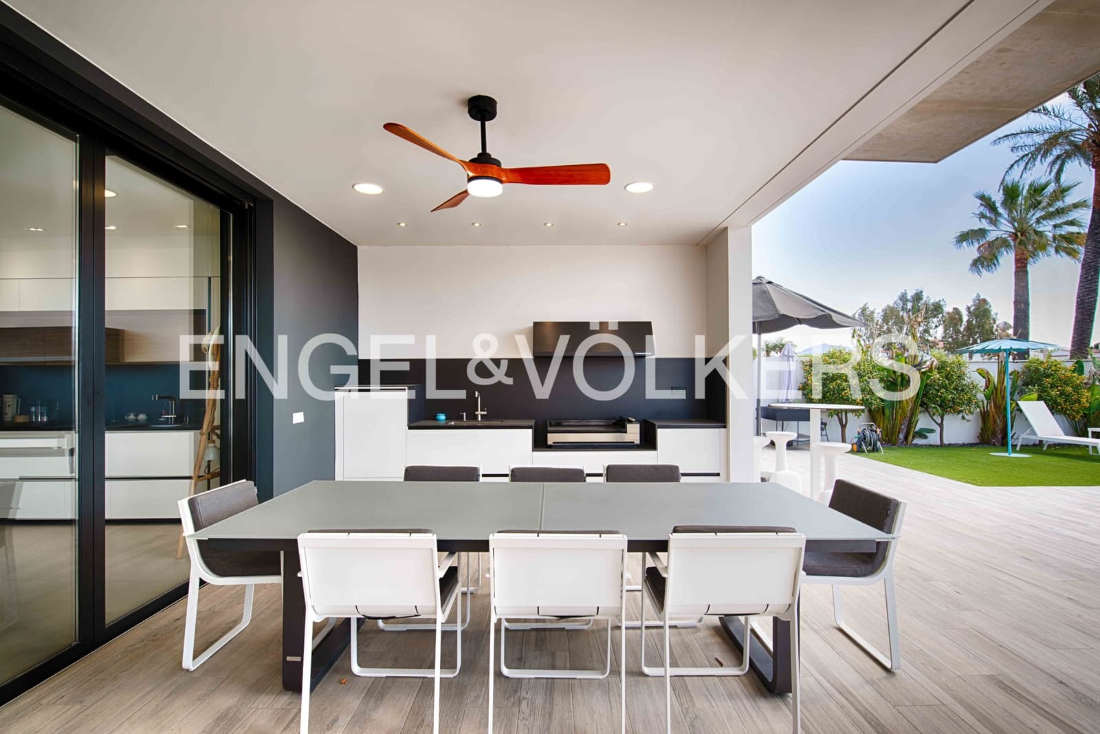 5 sovrum Villa till salu i Empuriabrava med pool garage - 3 250 000 € (Ref: 9005585)