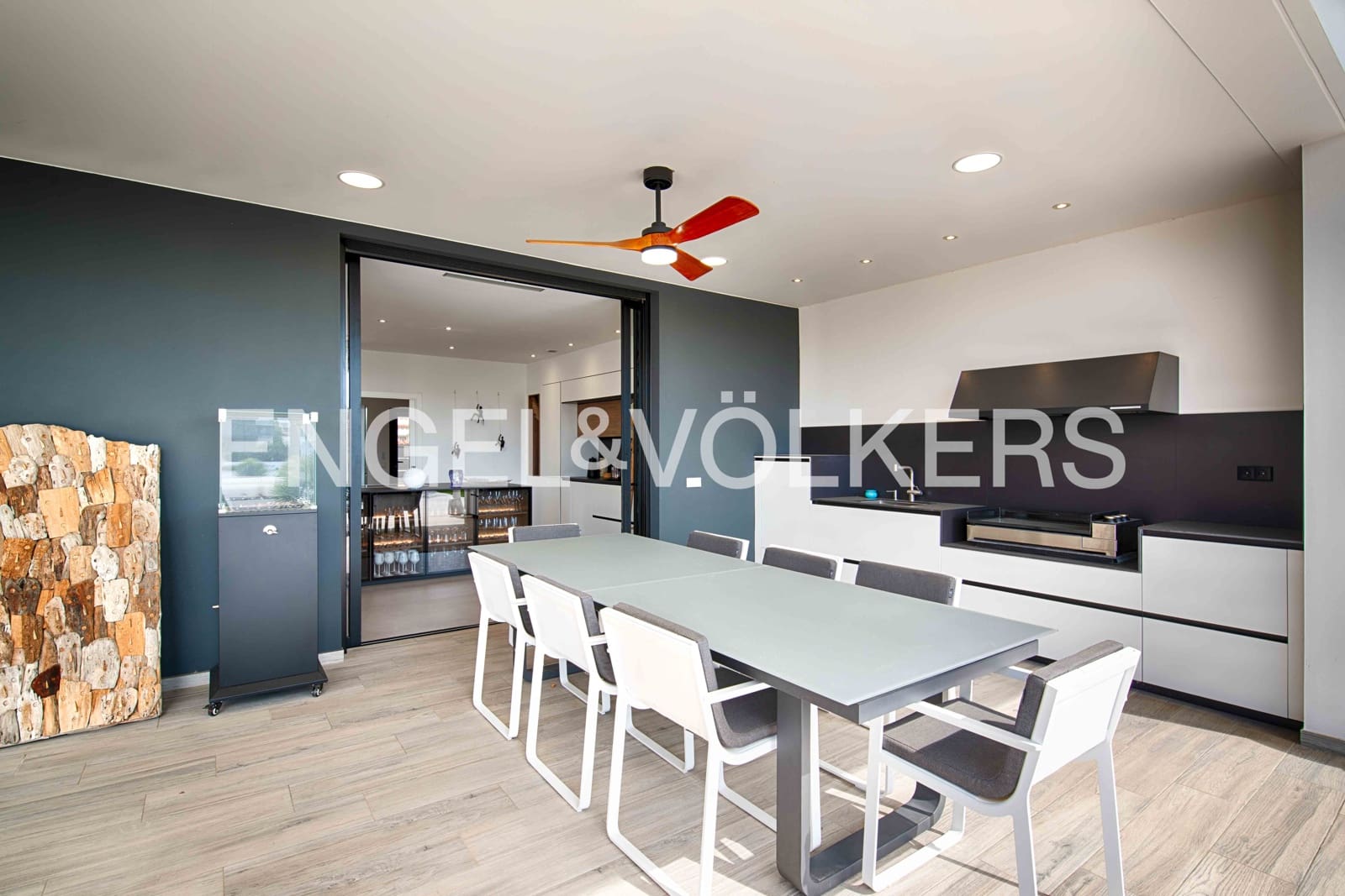 5 sovrum Villa till salu i Empuriabrava med pool garage - 3 250 000 € (Ref: 9005585)