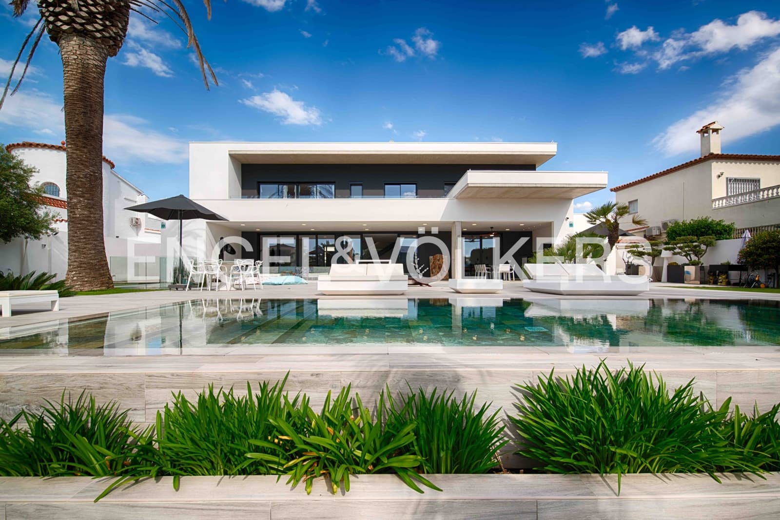 5 sovrum Villa till salu i Empuriabrava med pool garage - 3 250 000 € (Ref: 9005585)
