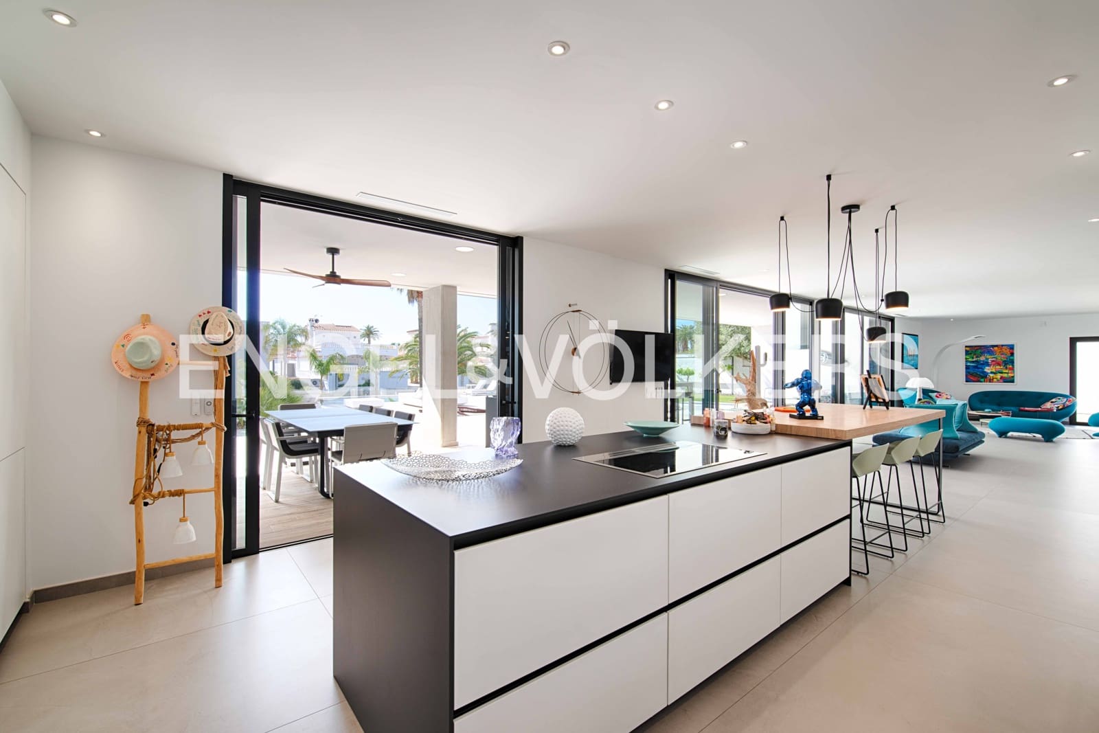 5 sovrum Villa till salu i Empuriabrava med pool garage - 3 250 000 € (Ref: 9005585)