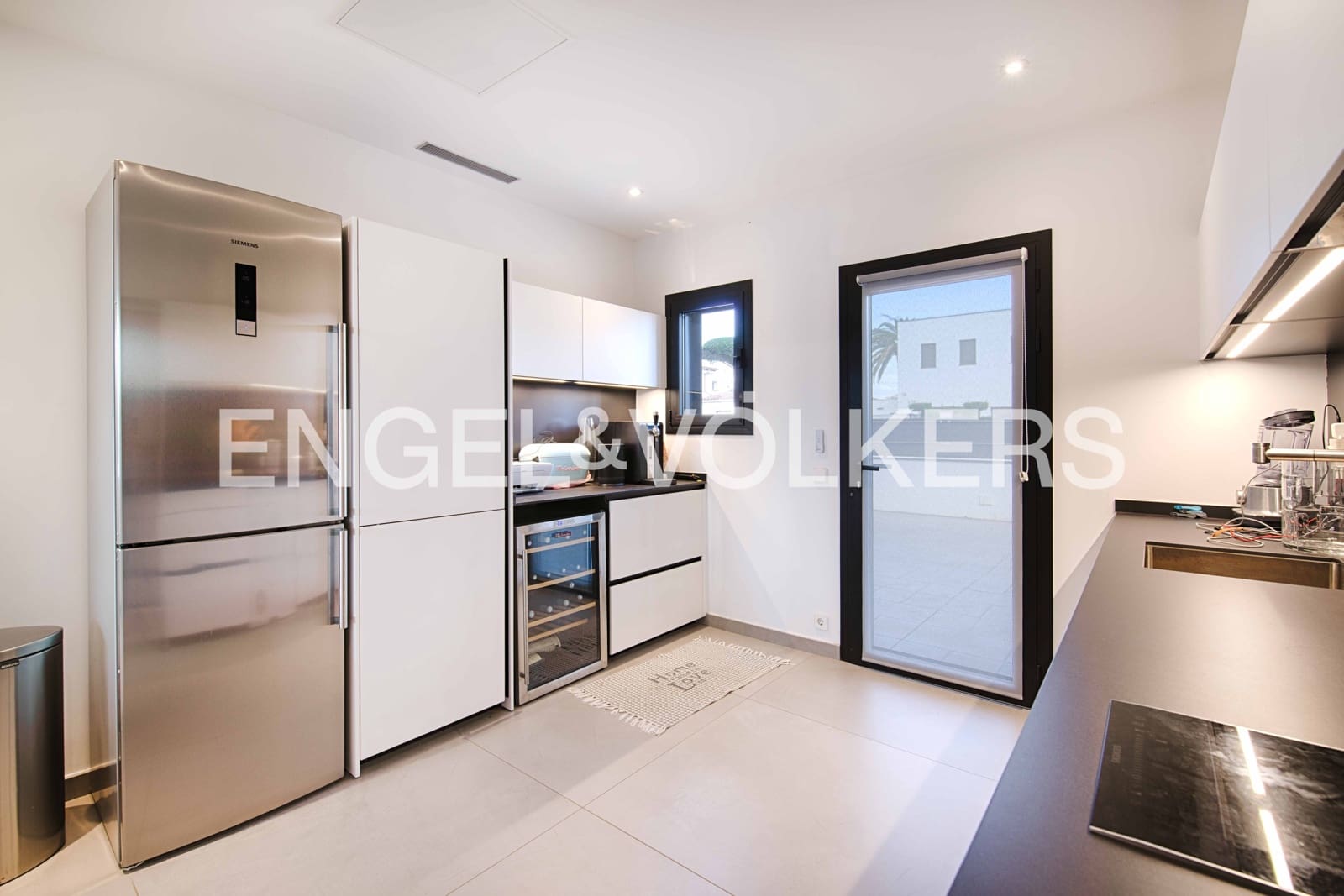 5 sovrum Villa till salu i Empuriabrava med pool garage - 3 250 000 € (Ref: 9005585)