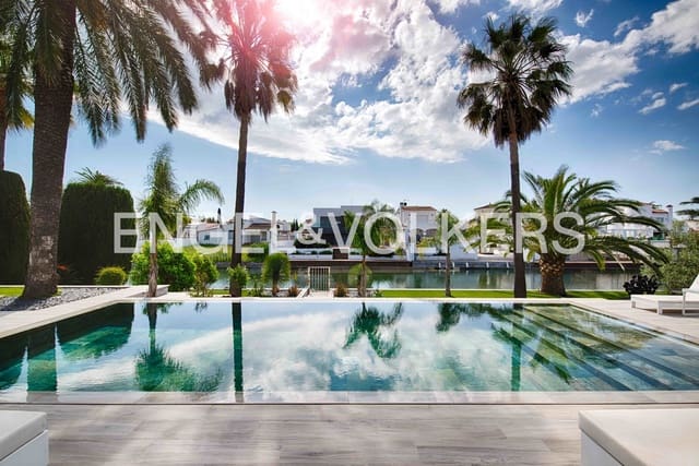 5 sypialnia Willa na sprzedaż w Empuriabrava, Castelló d'Empúries z basenem garażem - 3 250 000 € (Ref: 9005585)
