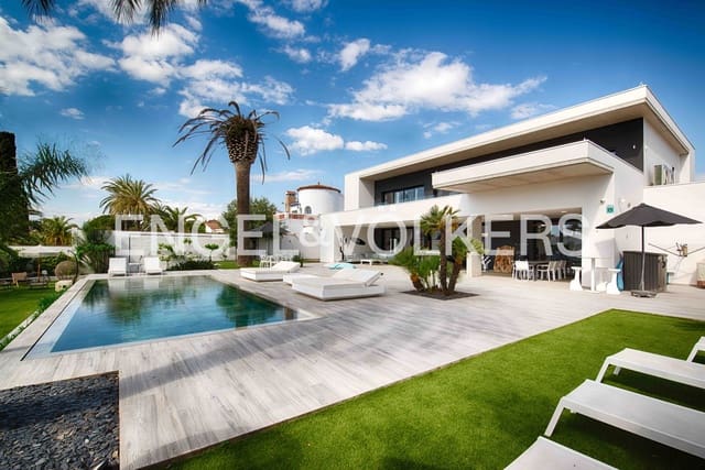 5 sypialnia Willa na sprzedaż w Empuriabrava, Castelló d'Empúries z basenem garażem - 3 250 000 € (Ref: 9005585)