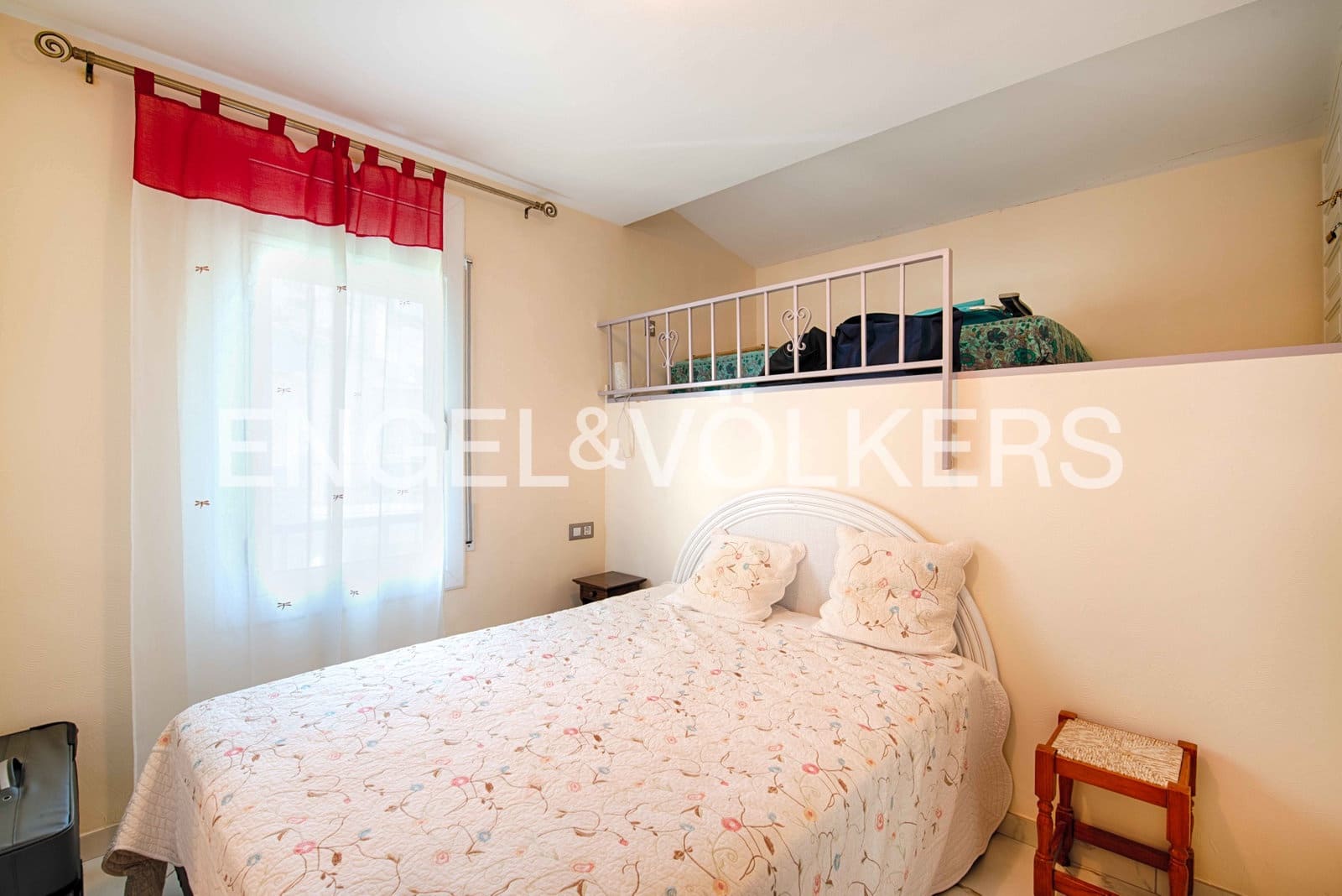 2 bedroom Apartment for sale in Roses - € 320,000 (Ref: 9005586)
