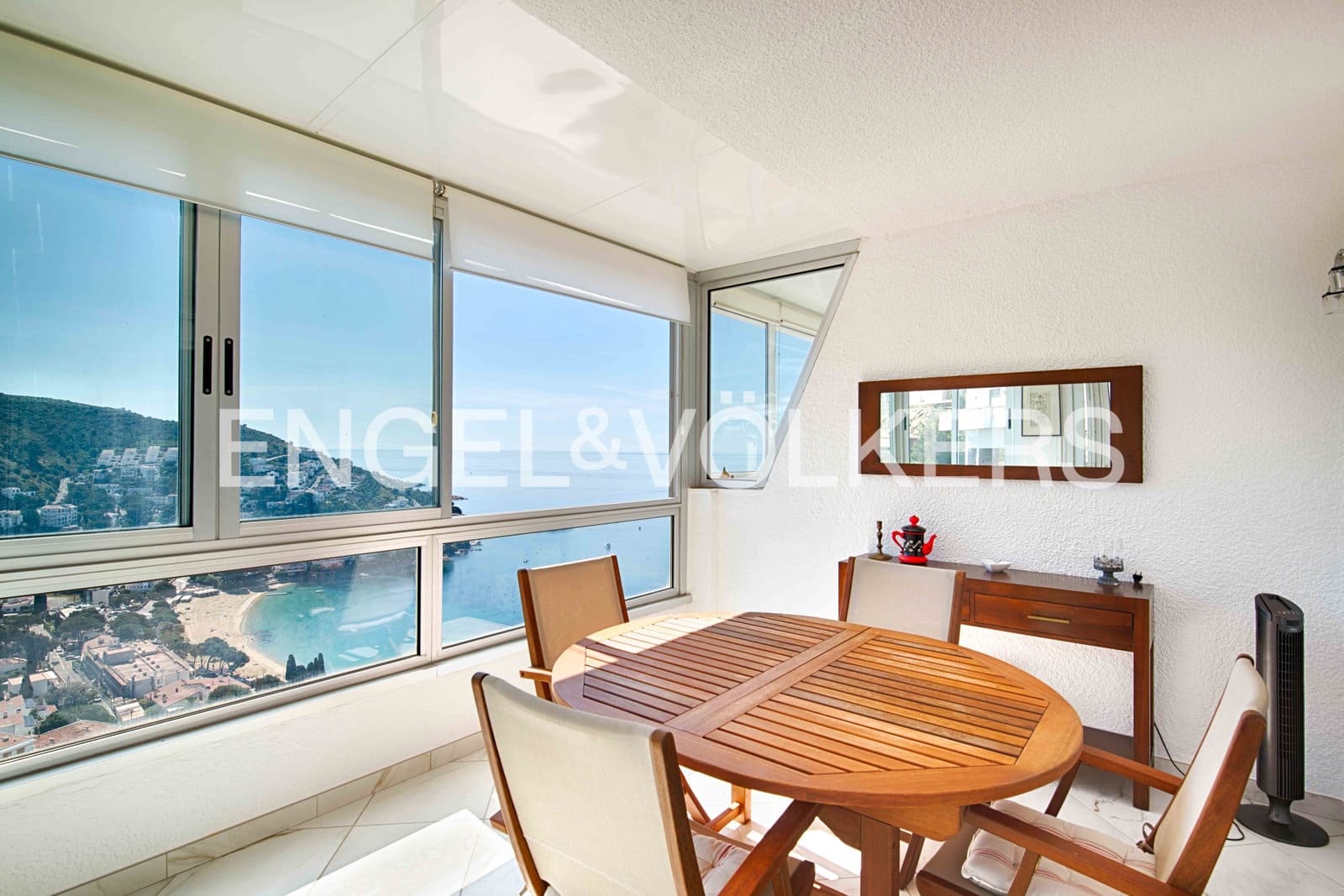 2 bedroom Apartment for sale in Roses - € 320,000 (Ref: 9005586)