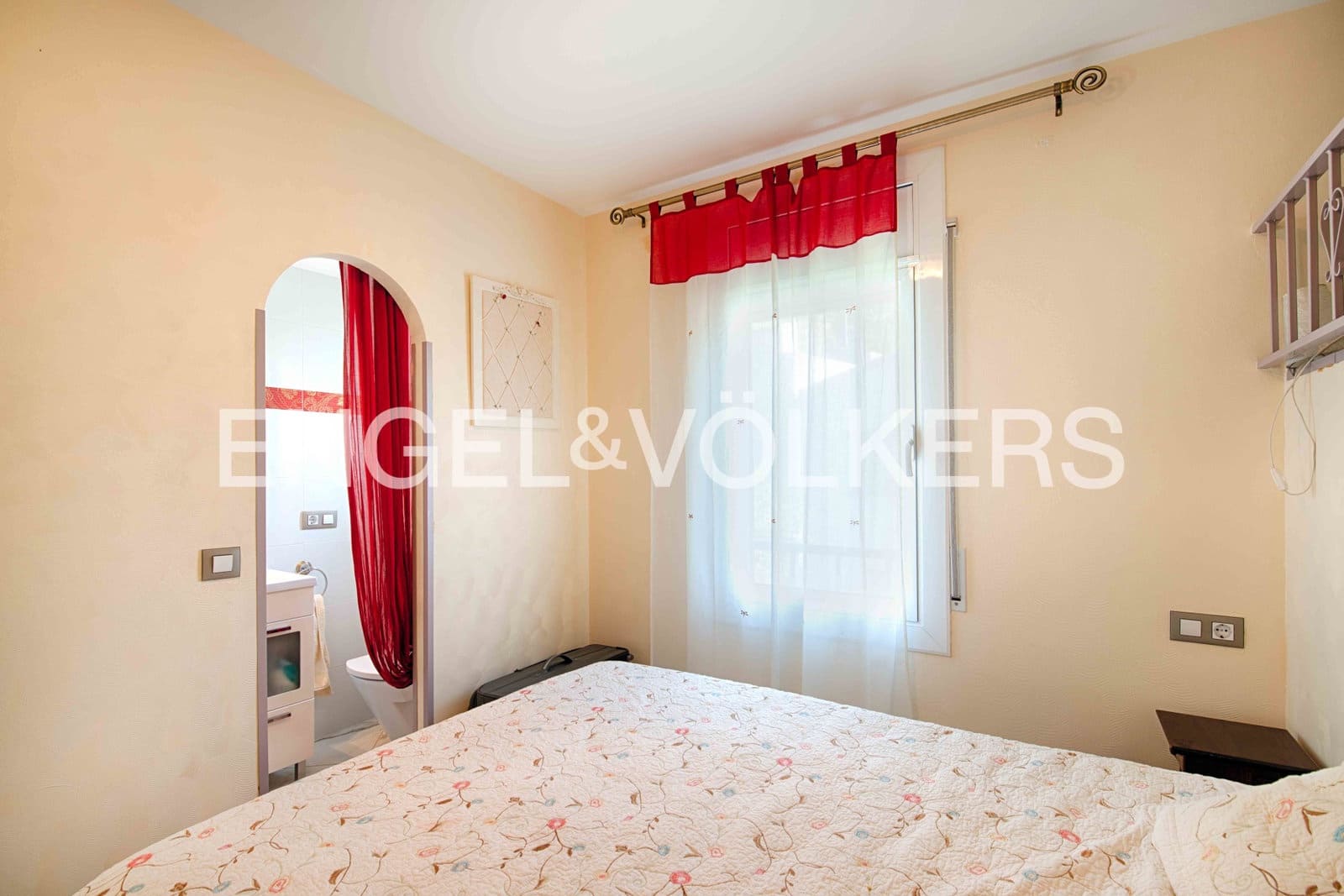 2 bedroom Apartment for sale in Roses - € 320,000 (Ref: 9005586)