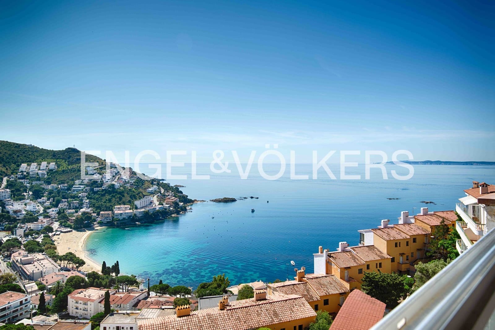 2 bedroom Apartment for sale in Roses - € 320,000 (Ref: 9005586)