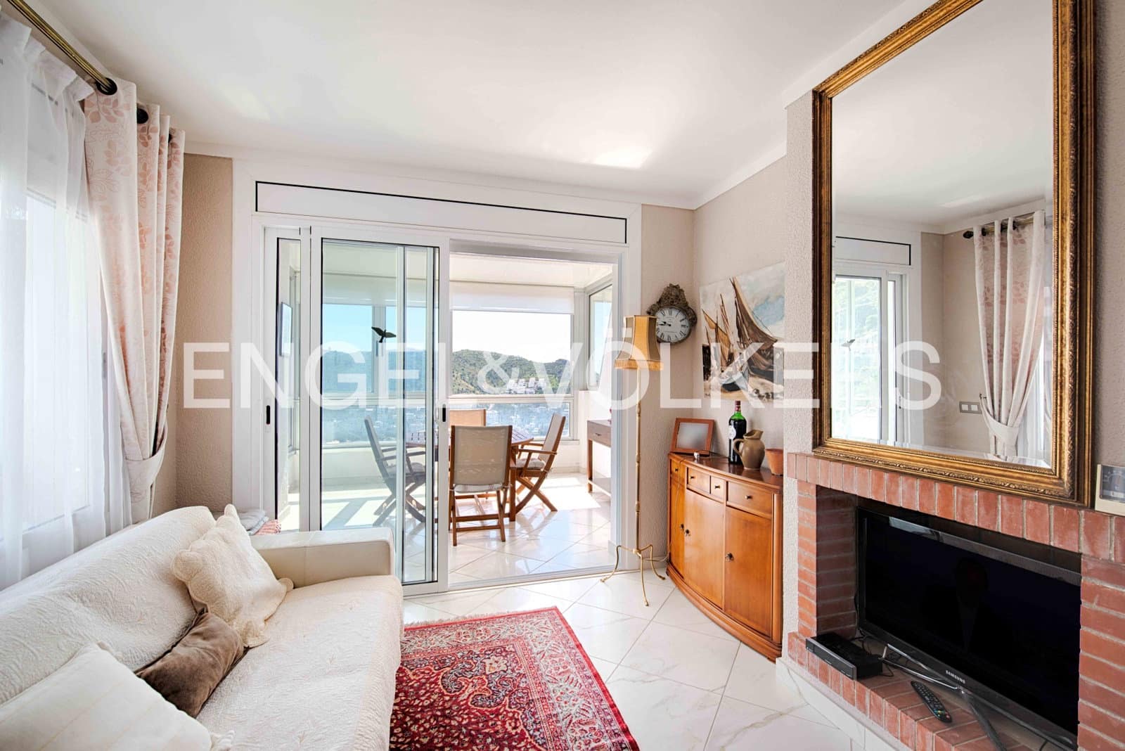 2 bedroom Apartment for sale in Roses - € 320,000 (Ref: 9005586)